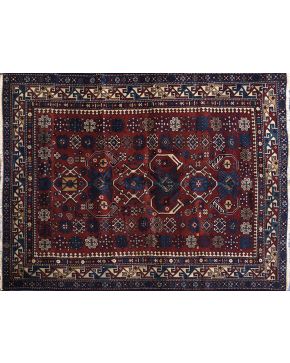356-Antigua alfombra caucásica Kazk Shirvan. C. 1920. En excelente estado de conservación.
