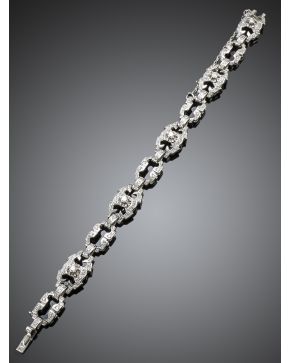 30-PULSERA ESTILO ANTIGUO DE BRILLANTES . sobre montura de oro blanco. 1.20 cts apróx. 