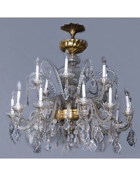 962-Importante lámpara de techo de 18 luces en cristal de la Granja. s. XIX. con brazos sogueados y decoración de pandelocas grabadas. racimos de uvas y f