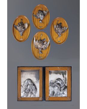 461-Lote formado por 6 apliques decorativos de pared: 4 aves de caza en plateado de Valenti montadas en madera. y 2 relieves en plateado enmarcados.