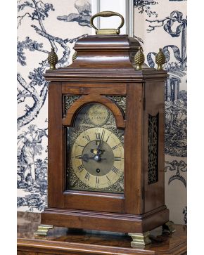 958-Reloj bracket inglés con marcas ROBERT HIGGS. London. mediados s. XVIII.