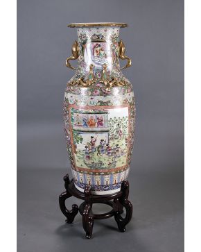 997-Gran jarrón en porcelana esmaltada. Familia Rosa. China s. XX.