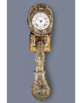 1154-Reloj tipo Morez en latón dorado y policromado. Con esfera en mármol blanco firmada L. TURLAY - a Mirabeau. Decoración cincelada de flores y cestas.