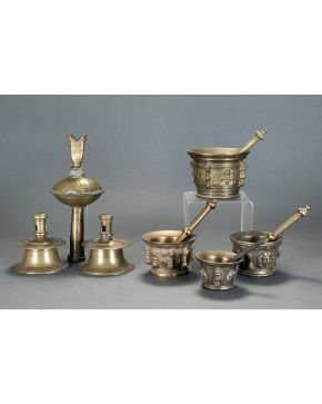 816-Lote de tres piezas en bronce. España. ss. XVII-XVIII.