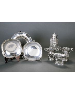 527-Lote en plata española punzonada formada por tres centritos en forma de copa con soportes de aves acuáticas. dos de ellos pareja con marcas de Montejo