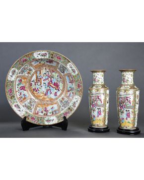 1045-Bol en porcelana China. Familia Rosa s. XIX.