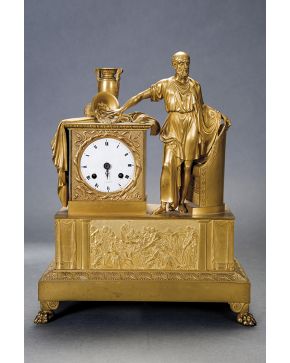 625-Reloj de sobremesa en bronce dorado. Francia. s. XIX. 