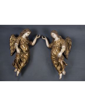 863-Pareja de ángeles tenantes de adosar de estilo barroco. s. XIX.