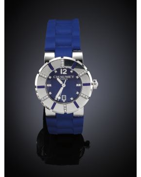 806-CHAUMET Reloj de pulsera para señora. Caja de acero con chipitas de brillantes y correa de caucho azul.