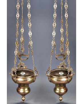 632-Dos lámparas votivas antiguas en bronce. España. s. XIX.