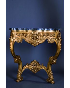 499-Pareja de consolas de arrimo en madera tallada y dorada. c. 1900.