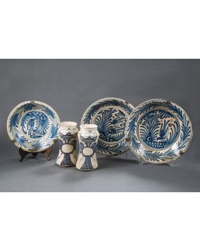 561-Pareja de platos de cerámica de Talavera s. XVII.