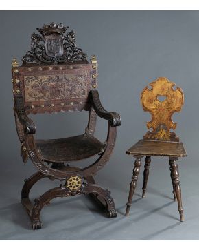 370-Lote formado por sillón frailero. s. XIX. en madera tallada. con respaldo y asiento en cordobán tachuelado. remate con copete vegetal y escudo de Espa