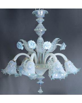 875-Lámpara de techo de seis luces en cristal de Murano azul y en su color.