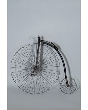 876-Curioso velocípedo en hierro forjado a mano. s. XIX.