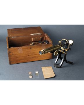 417-Microscopio inglés. Marcas Henry Crouch LONDON 1191.
