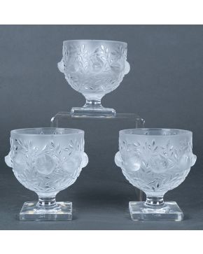 685-Juego de tres copas en cristal de Lalique. con marcas. 