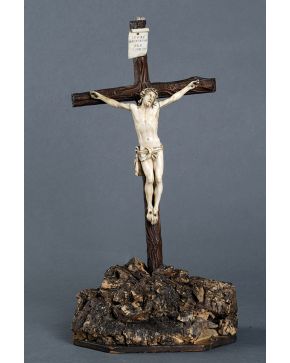 606-Cristo Crucificado. Probablemente Escuela Francesa. s. XIX.