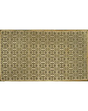 355-Moderna alfombra en lana de diseño vegetal en tonos verdes sobre campo beige. inspirada en modelos antiguos.