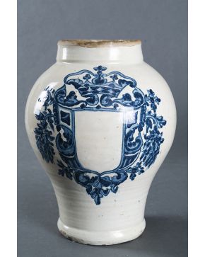 597-Dos platos en cerámica de Talavera. s. XVII. 