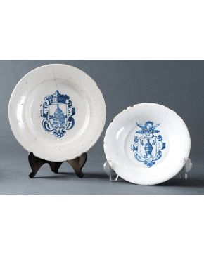 599-Pareja de albarelos en cerámica de Talavera. s. XVIII. 