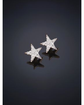 39-PENDIENTES ESTRELLITAS DE BRILLANTES. Montura de oro rosa de 18k. 