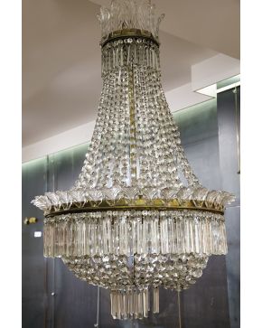849-Lámpara en bronce y cristal tallado y modelado.