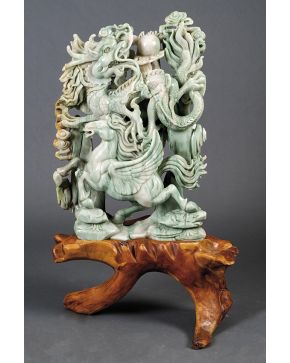 923-Gran escultura oriental en jade celadón. Probablemente China. s. XIX.