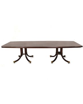 807-Gran mesa de comedor de Herraiz en madera de caoba. palma de caoba y palosanto. Doble pie con cuatro patas acanaladas cada uno. decoradas con aplicaci