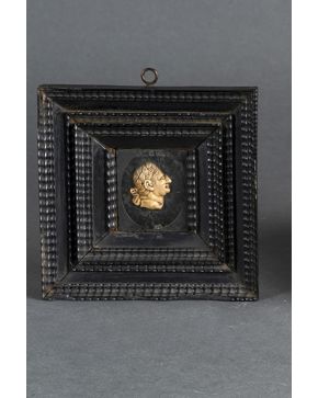 1176-Pequeño camafeo oval con busto. Italia. s. XVIII.
