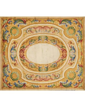 1041-Alfombra en lana de nudo español estilo Carlos IV con decoración vegetal y de coronas de laurel en rico colorido en tonos rosas. azules. verdes y dora