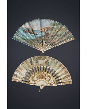 1078-Lote de dos abanicos de finales s. XIX. Uno de ellos con gran país pintado con escena costera en el anverso y reverso decorado con guirnaldas de rosas