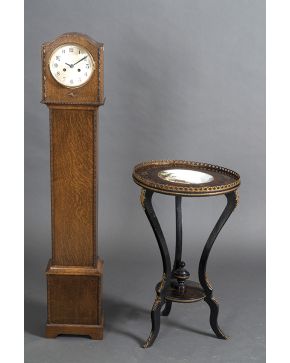 965-Reloj de pie en madera de roble. Alemania. c. 1900.