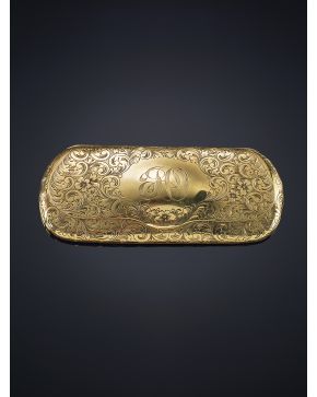 348-Exquisito estuche para anteojos de pp. del s. XX en oro de 14 K.