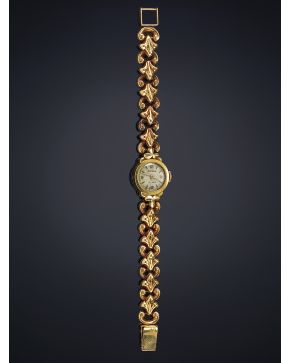 352-ROYAL Reloj de pulsera para señora años 40. caja y brazalete en oro amarillo de 18k.