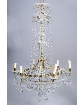 713-Elegante lámpara de techo de seis luces en cristal tallado con aplicaciones de lágrimas. flores y cuentas de cristal. 