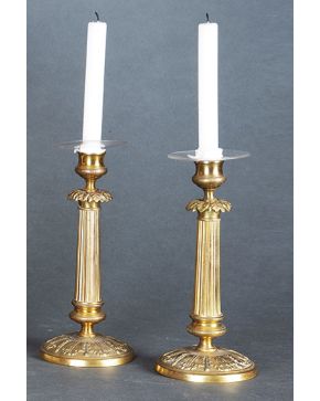 741-Pareja de candeleros en bronce dorado estilo Imperio. s. XIX.