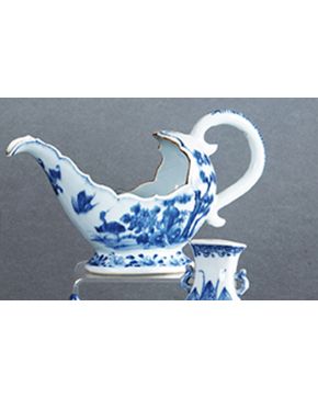 524-Salsera en porcelana china. Compañía de Indias. s. XVIII-XIX.