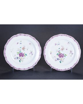 459-Pareja de platos en porcelana china. Compañía de Indias s. XIX.
