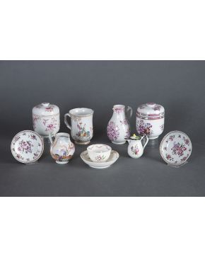 1146-Variado lote en porcelana centroeuropea y oriental formado por 10 objetos: jarra. recipientes con tapa. jarrita y platos. platos y tazas.