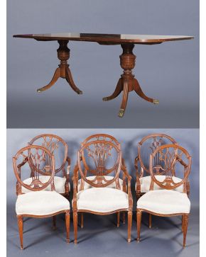 681-Lote formado por mesa de comedor en madera tallada con doble pie de jarrón con patas terminadas en garras en bronce dorado;  y sillería formada por 4 
