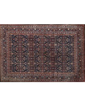 734-Antigua alfombra persa MUD. en lana anudada a mano. Firmada por el maestro tejedor. Originaria de la ciudad del mismo nombre. en la provincia de Khora