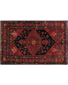1131-Preciosa alfombra persa NAVAHAND. en lana anudada a mano. Espectacular diseño. Colores naturales obtenidos a partir de tintes vegetales. 