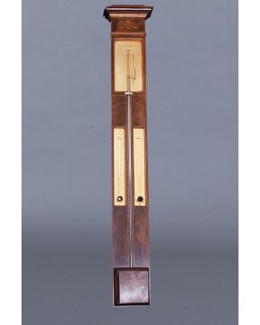 549-Barómetro francés c. 1900 en madera de caoba con caja decorada con marquetería de motivos vegetales. Alguna falta. 