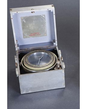551-Raro reloj de mesa DERBY SWISSONIC (Con circuito integrado de cuarzo). Década de 1970.