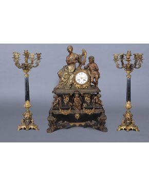 762-Reloj con guarnición de candelabros de 6 luces. Francia. ff. s. XIX.