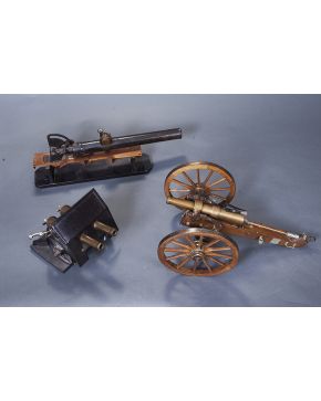 1250-Lote de tres cañones antiguos.