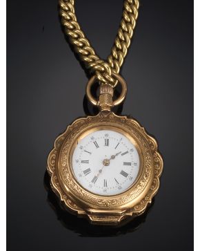 1086-Reloj de bolsillo para dama con leontina. Modelo lepine con caja en oro grabada. Remontoire.
