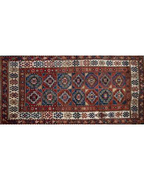 360-Antigua alfombra Moghan en lana de diseño geométrico. Cáucaso. Pieza de colección. 1891.