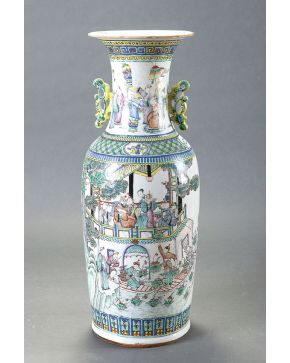 349-Jarrón en porcelana china. Familia Verde. Dinastía Qing. s. XIX. 